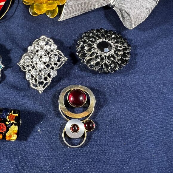 Vintage Costume Jewelry Brooch Lot Of 8 Assorted Designs & Colors Rhinestones Fl - Picture 5 of 5
